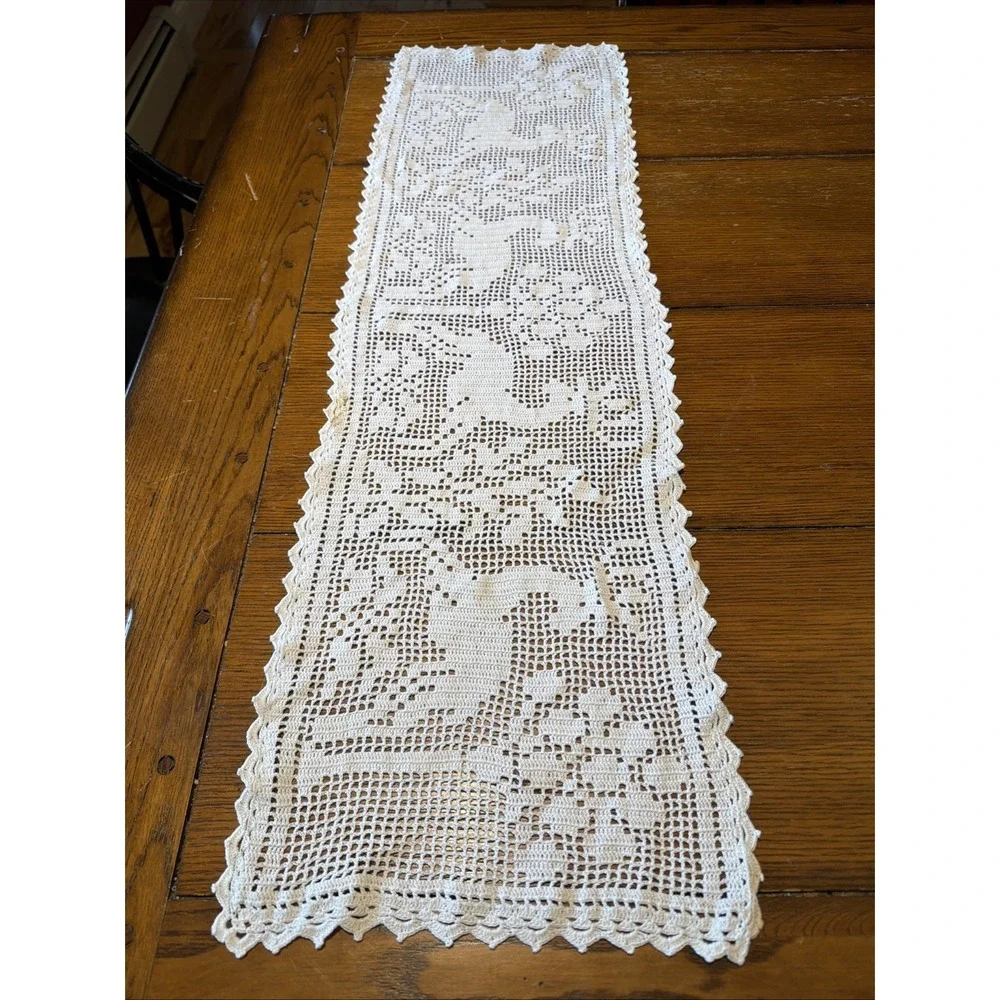 Vtg Hand Crocheted Tablec Runner With Deer & Trees 35.5